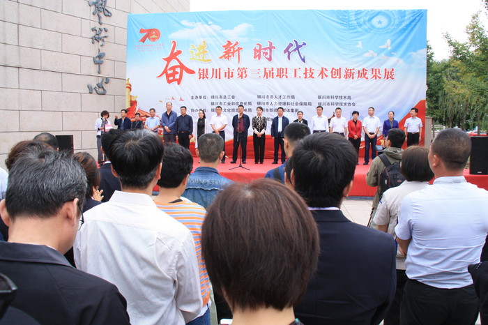 1568248958124374.jpg 参观展览1.jpg