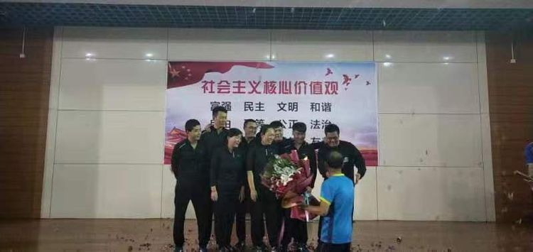 1576129751601421.jpg 吴总颁奖.jpg