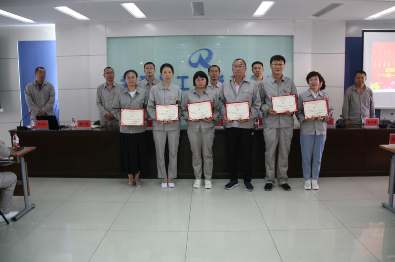 1656925220745129.jpg 党员合影3_副本.jpg